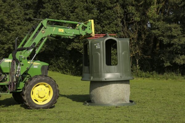 Campana di fieno per balle tonde per bovini/cavalli - immagine 4