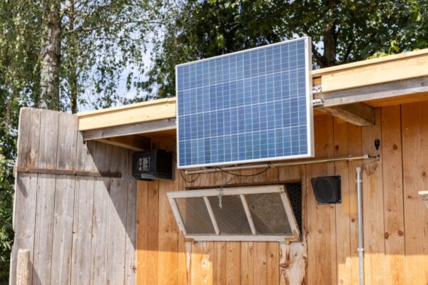 Set solare 100W con regolatore di carica 12V DC - immagine 3